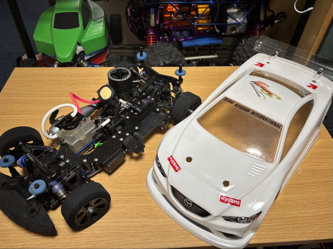 t*8様 京商FW05 エンジンラジコン