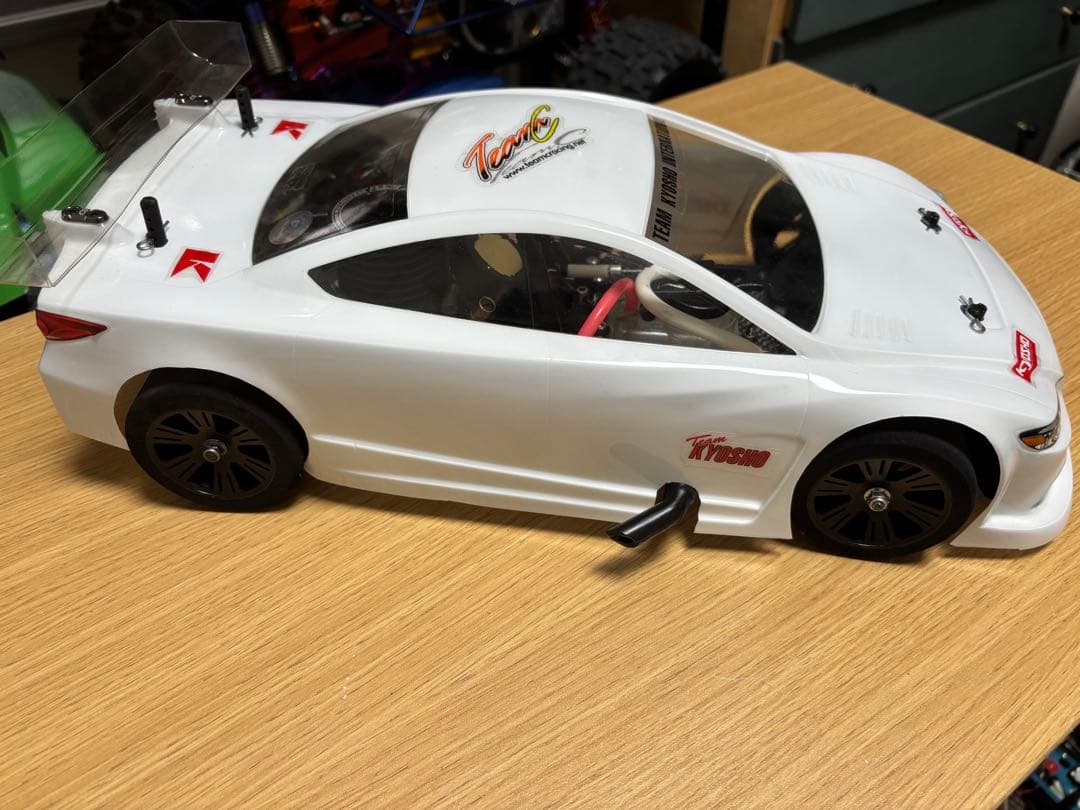 t*8様 京商FW05 エンジンラジコン