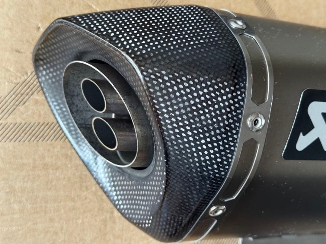 AKRAPOVIC（アクラポビッチ）スリップオンサイレンサー C400GT