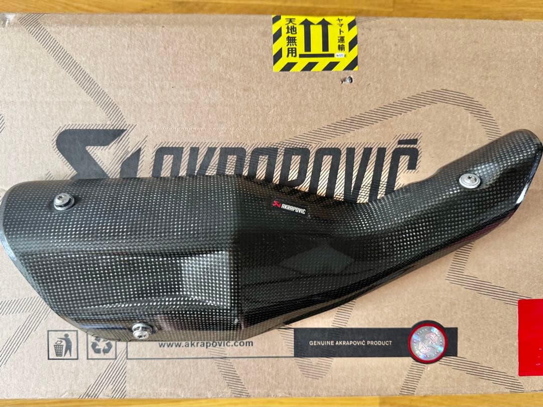 AKRAPOVIC（アクラポビッチ）スリップオンサイレンサー C400GT