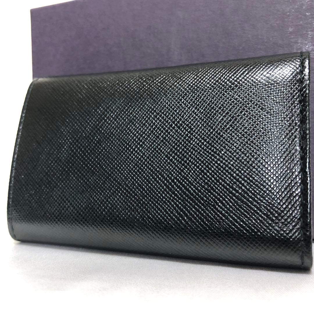 未使用級　プラダ　キーケース　三角ロゴ　サフィアーノレザー　黒　安心のGカード付