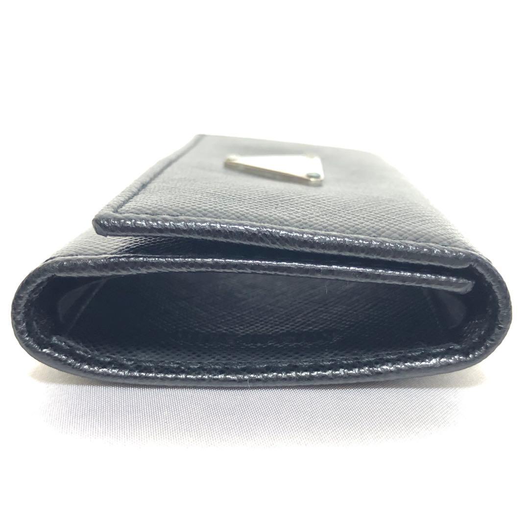 未使用級　プラダ　キーケース　三角ロゴ　サフィアーノレザー　黒　安心のGカード付