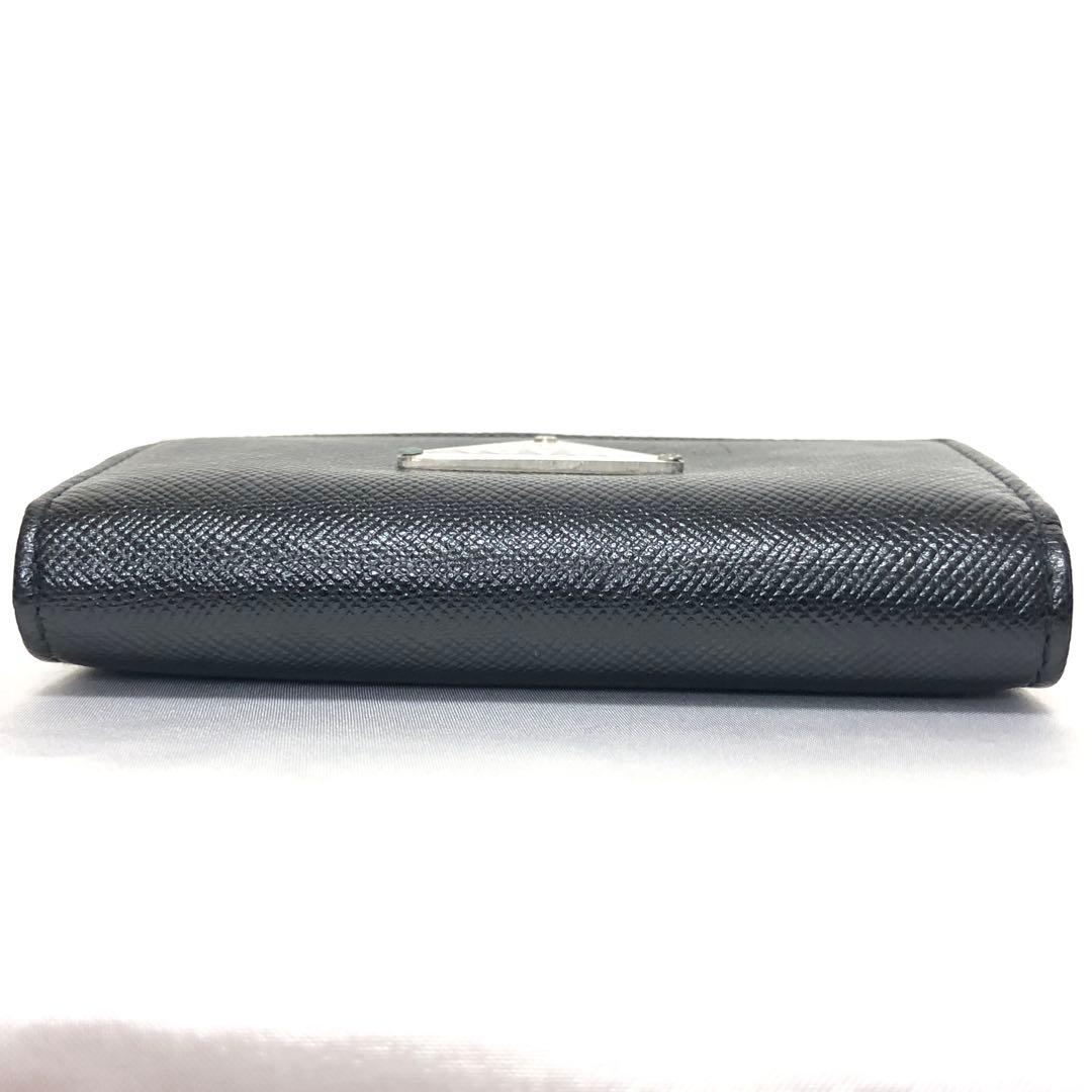 未使用級　プラダ　キーケース　三角ロゴ　サフィアーノレザー　黒　安心のGカード付