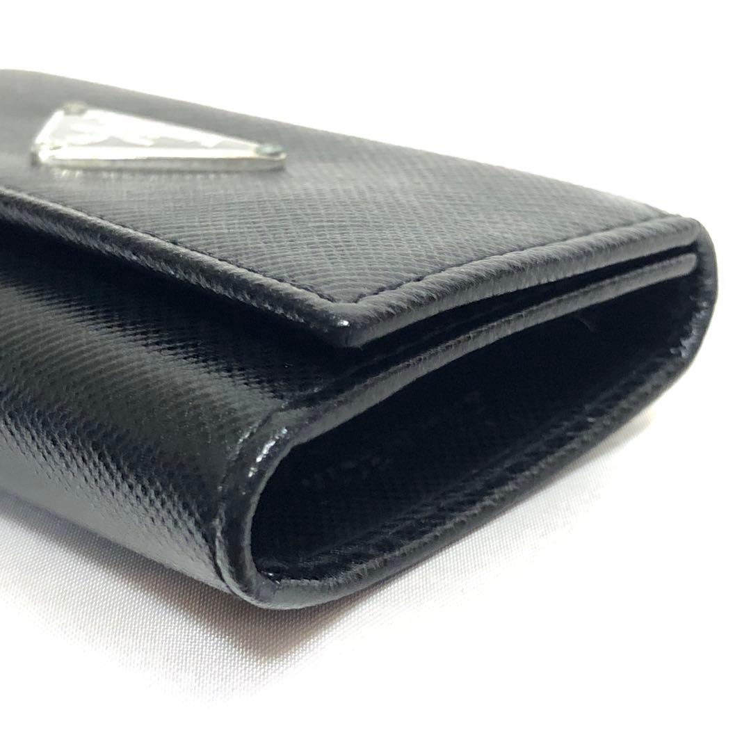 未使用級　プラダ　キーケース　三角ロゴ　サフィアーノレザー　黒　安心のGカード付