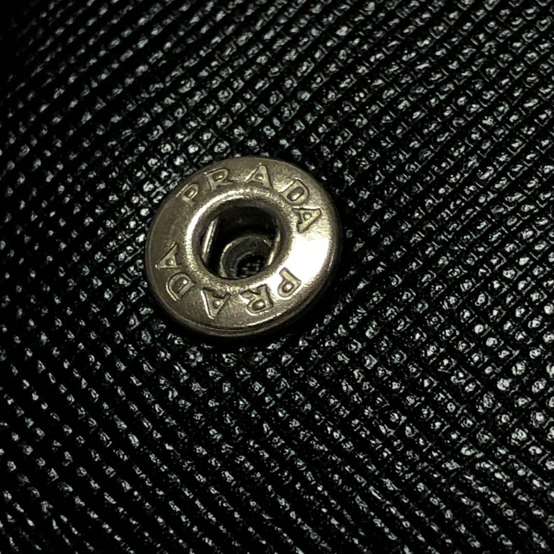 未使用級　プラダ　キーケース　三角ロゴ　サフィアーノレザー　黒　安心のGカード付