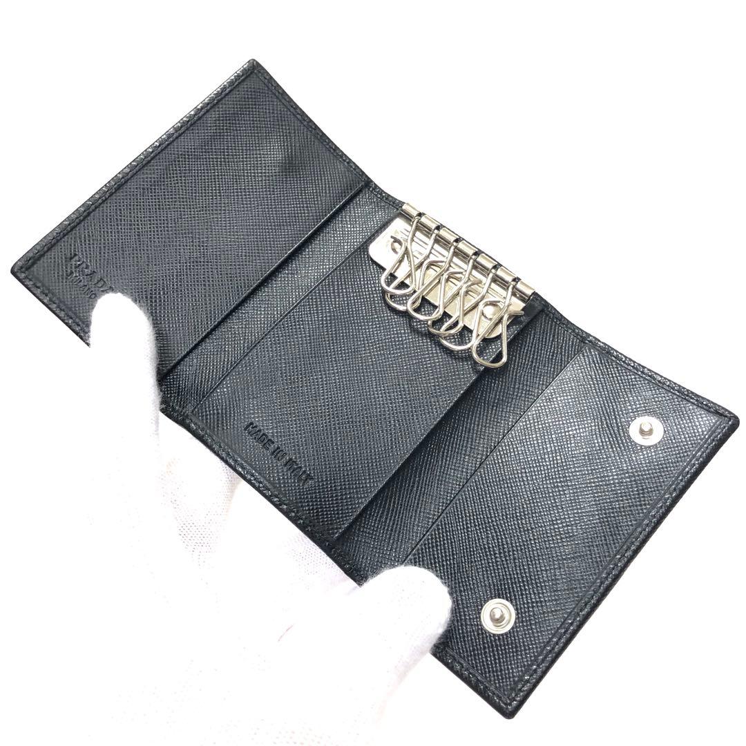 未使用級　プラダ　キーケース　三角ロゴ　サフィアーノレザー　黒　安心のGカード付