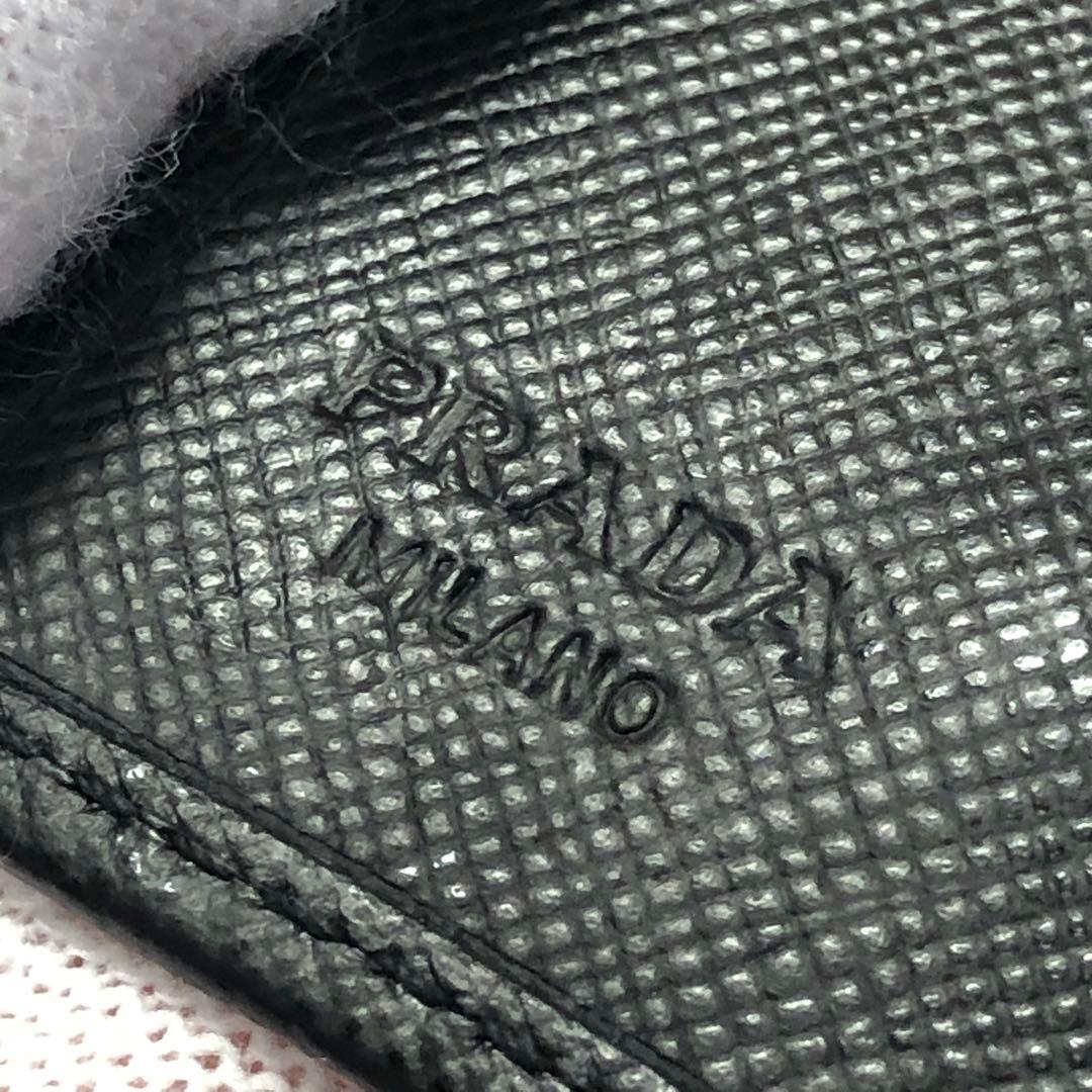 未使用級　プラダ　キーケース　三角ロゴ　サフィアーノレザー　黒　安心のGカード付