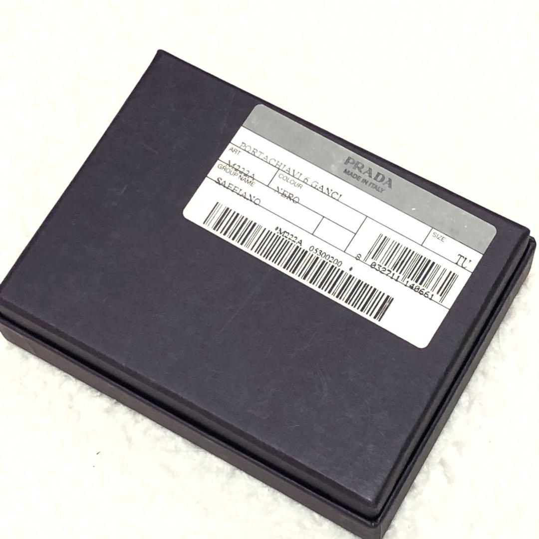 未使用級　プラダ　キーケース　三角ロゴ　サフィアーノレザー　黒　安心のGカード付