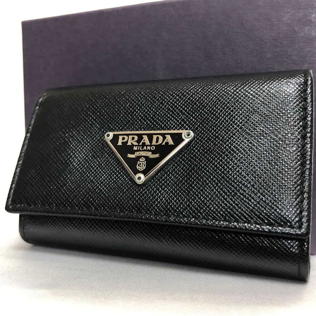 未使用級　プラダ　キーケース　三角ロゴ　サフィアーノレザー　黒　安心のGカード付