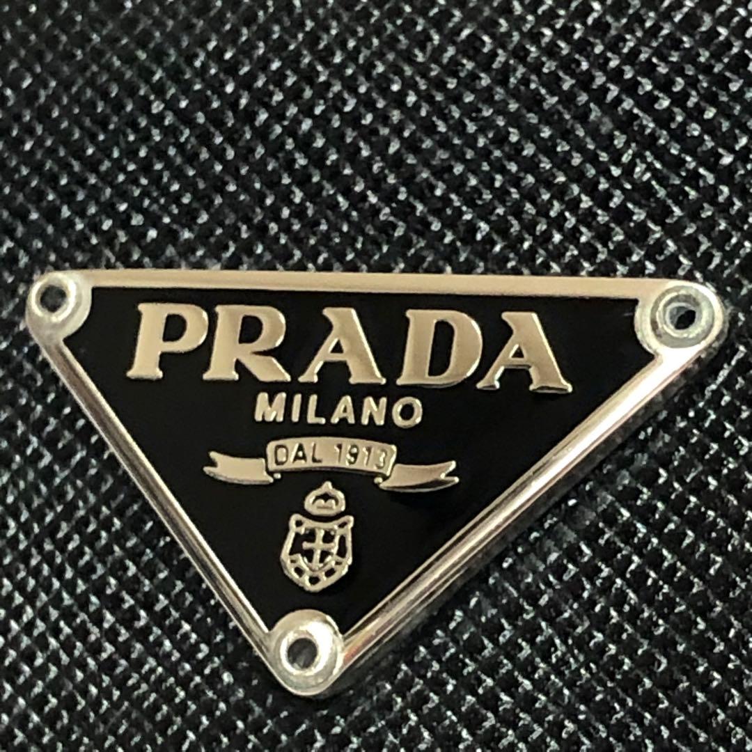未使用級　プラダ　キーケース　三角ロゴ　サフィアーノレザー　黒　安心のGカード付