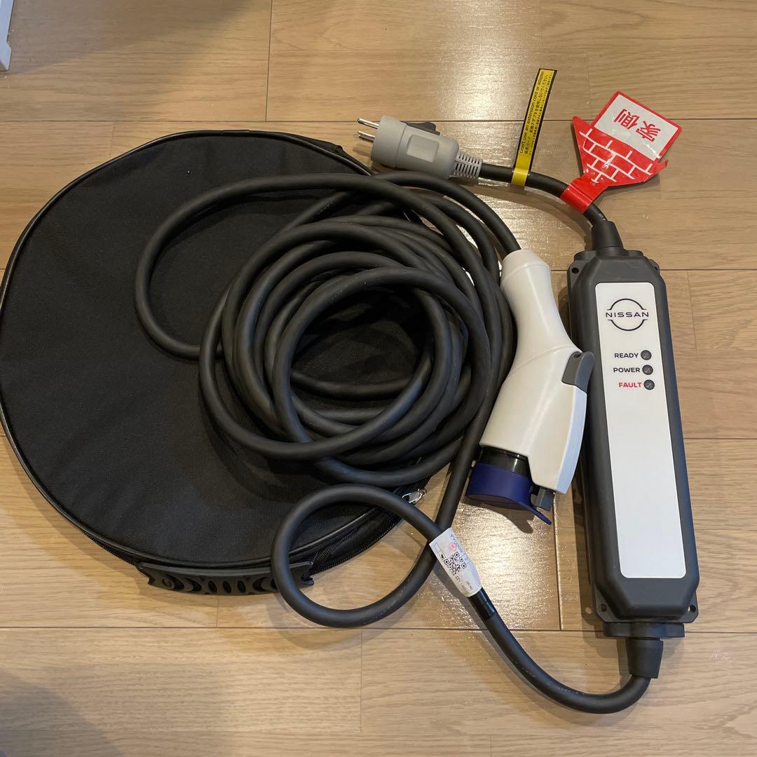 美品　NISSAN EV充電ケーブル AC200V 15A 7.5メートル