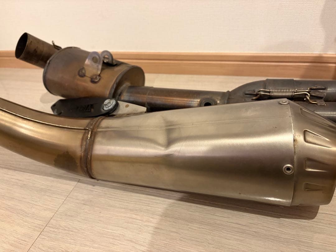 トライアンフ　デイトナ675 ZARDマフラー