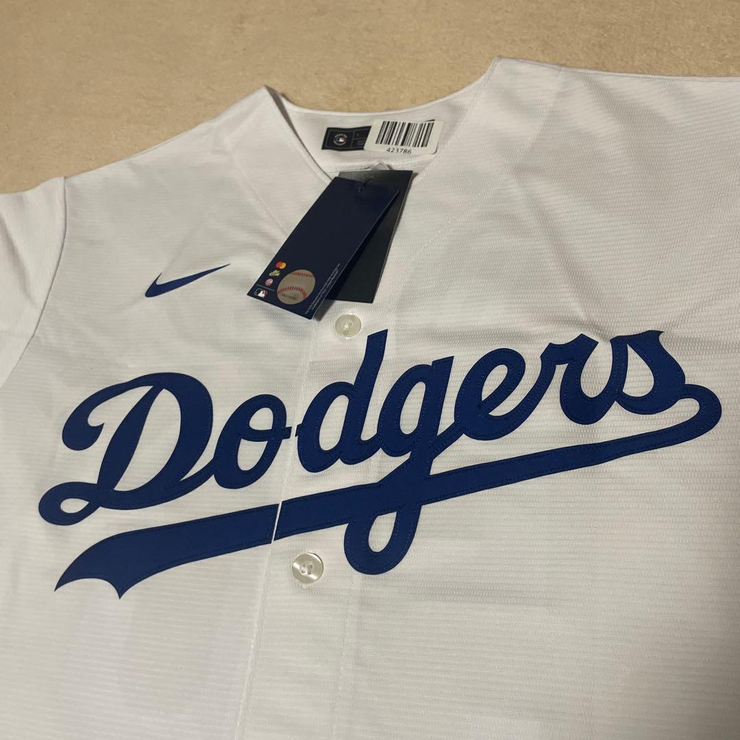 ロサンゼルスドジャース ムーキーベッツサイン入りユニフォーム 【直筆サイン】