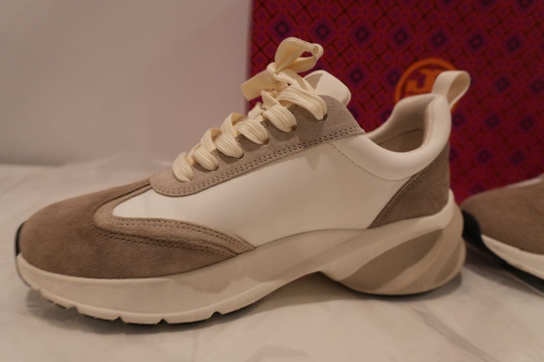 定価49,500円　トリーバーチ　スニーカー　ホワイト系