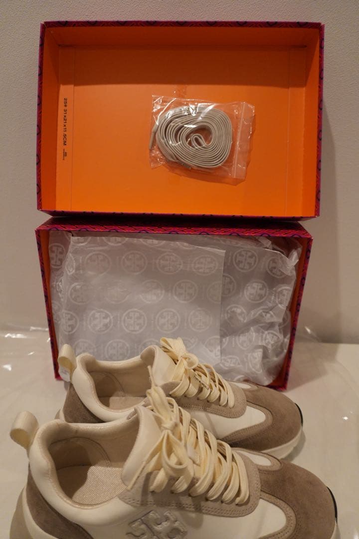 定価49,500円　トリーバーチ　スニーカー　ホワイト系