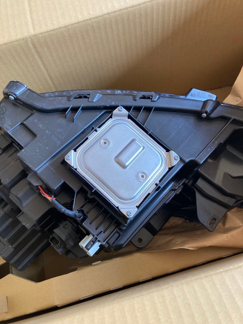 ニッサン　e13 ノート　右ヘッドライト