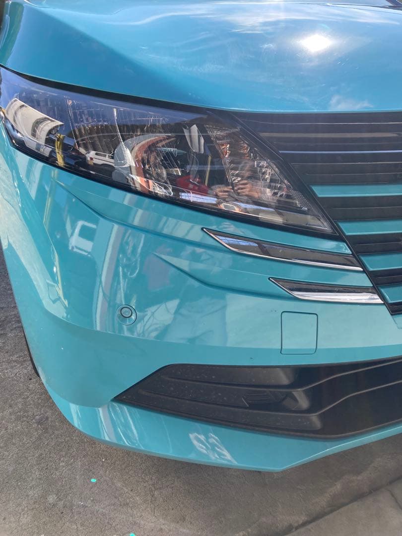 ニッサン　e13 ノート　右ヘッドライト