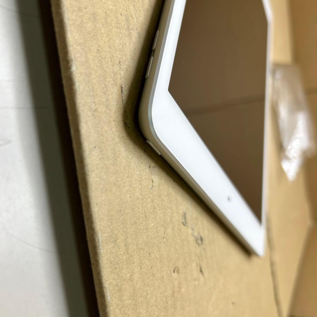 Apple iPad (第８世代) Wi-Fi 32GB シルバー
