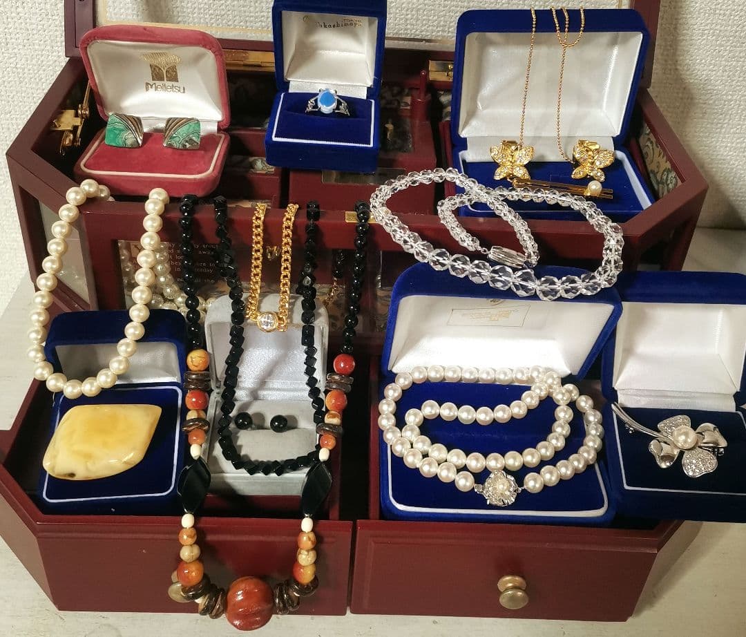 遺品整理 大量アクセサリー 刻印 指輪 金色 喜平 ネックレス ブローチ