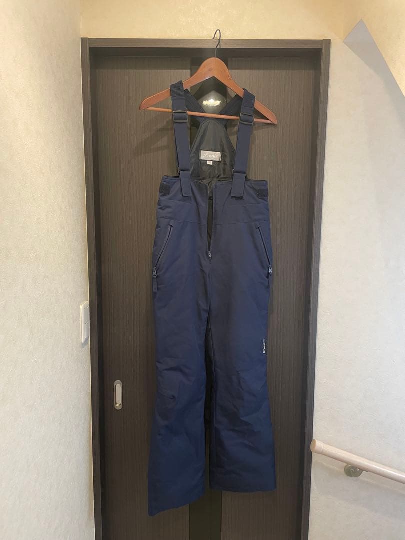 子ども用スキーウェア 水色と紺色 雪の結晶模様