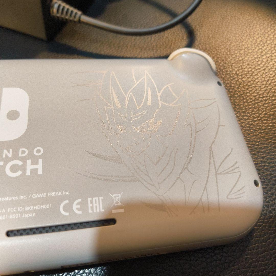 Nintendo Switch Lite ポケモンデザイン