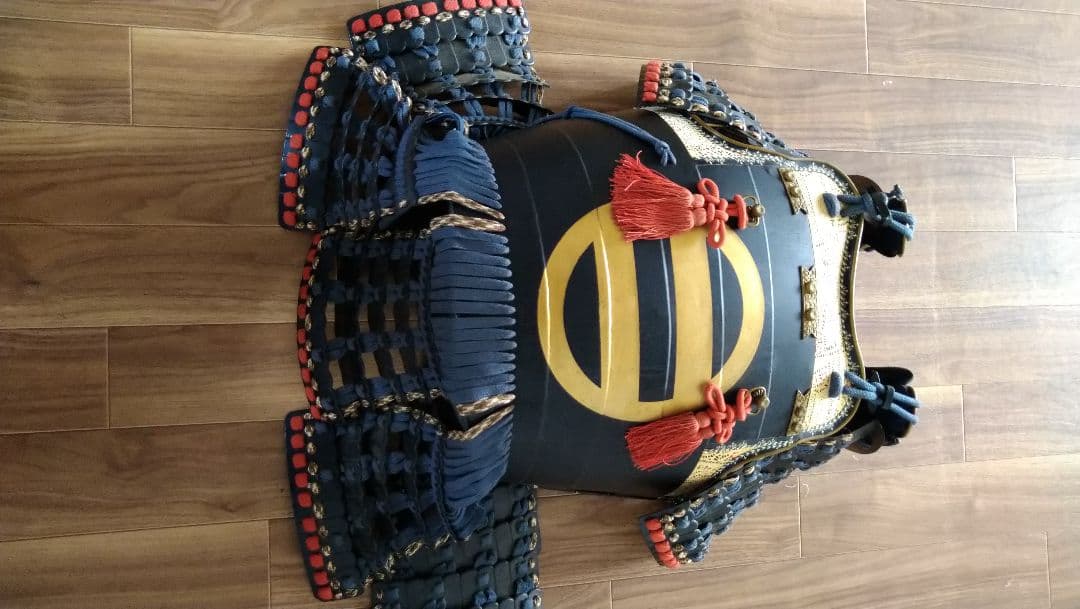 伝統的な日本の武士の甲冑等身大