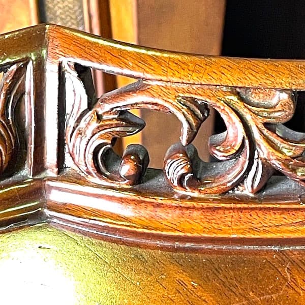 アンティーク調　オケージョナルテーブル　サイドテーブル　猫足机　透かし彫り