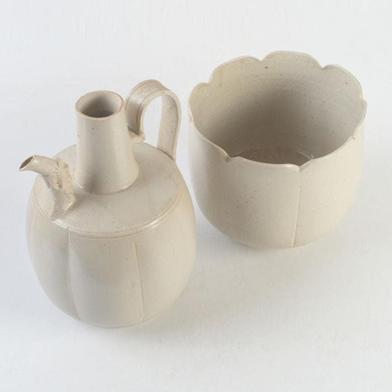 中国　定窯　白磁　神獣文　水注　執壷　輪花鉢　2点まとめて　V　9664