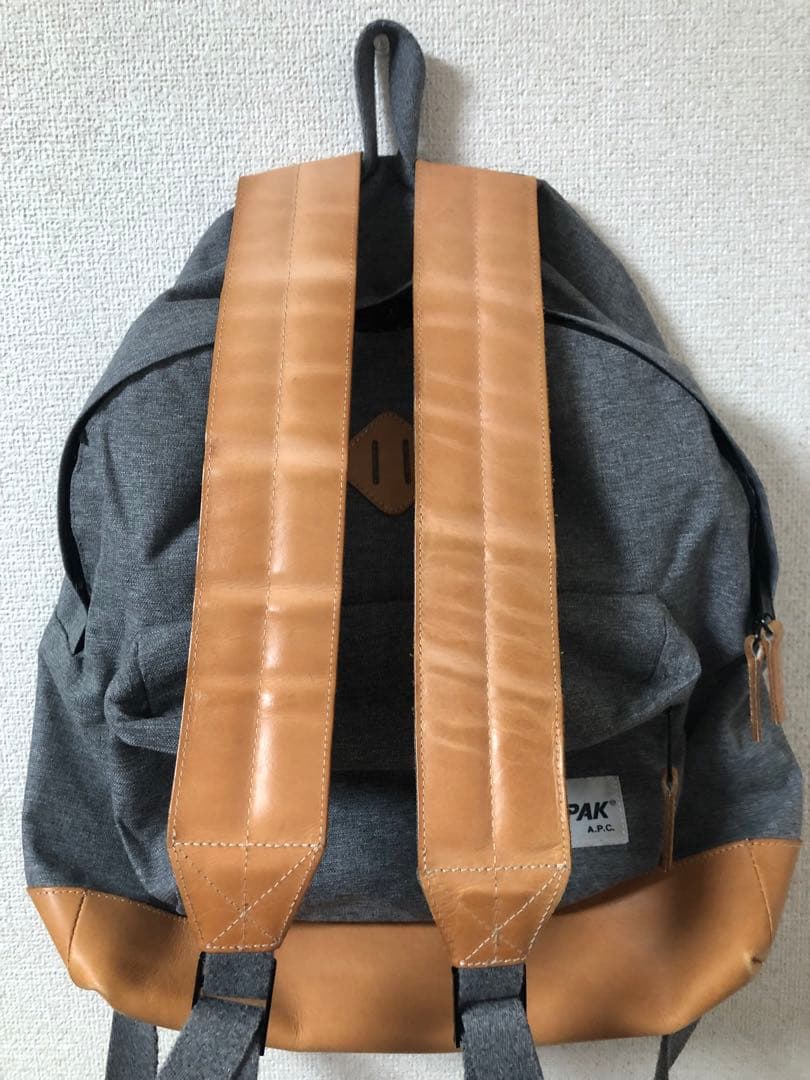 A.P.C. × EASTPAK グレー リュック・バックパック