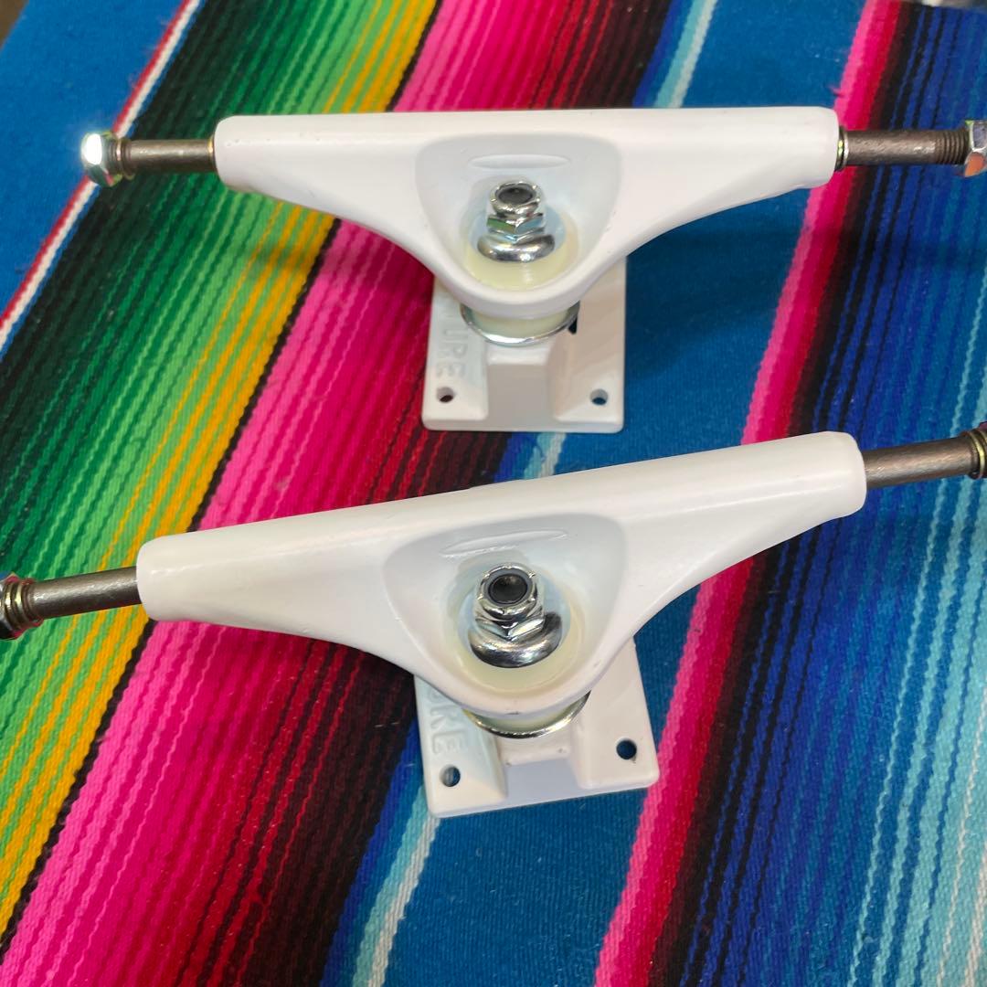 ベンチャー　ホワイト スケートボード トラック　5.6