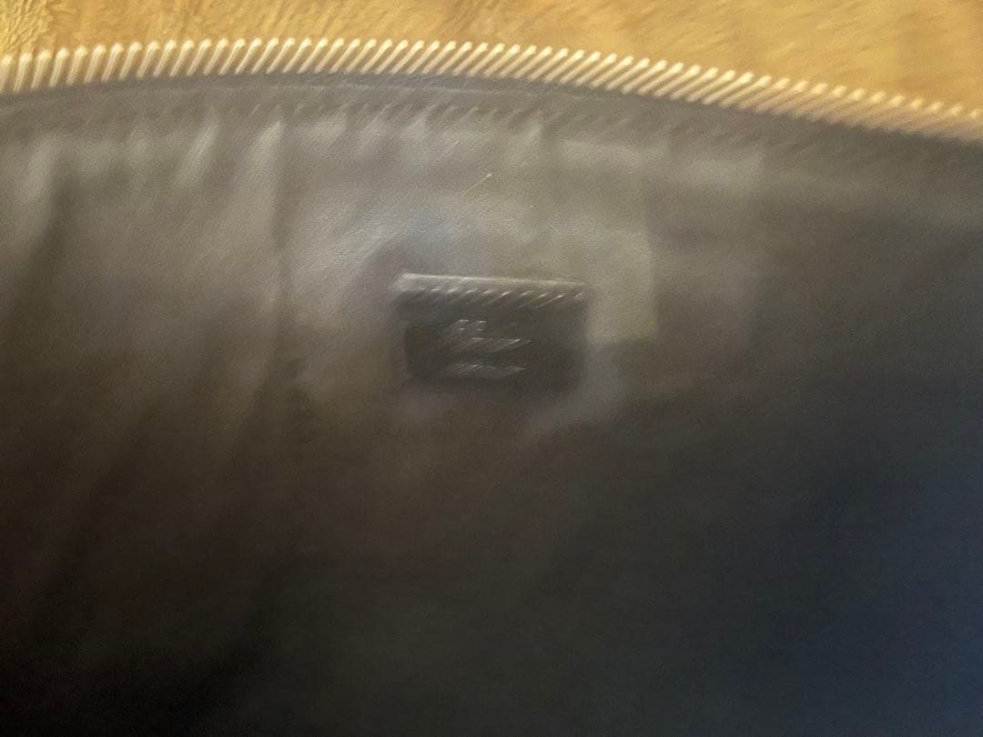 最終値引きFENDI TRYロゴ クラッチバッグ