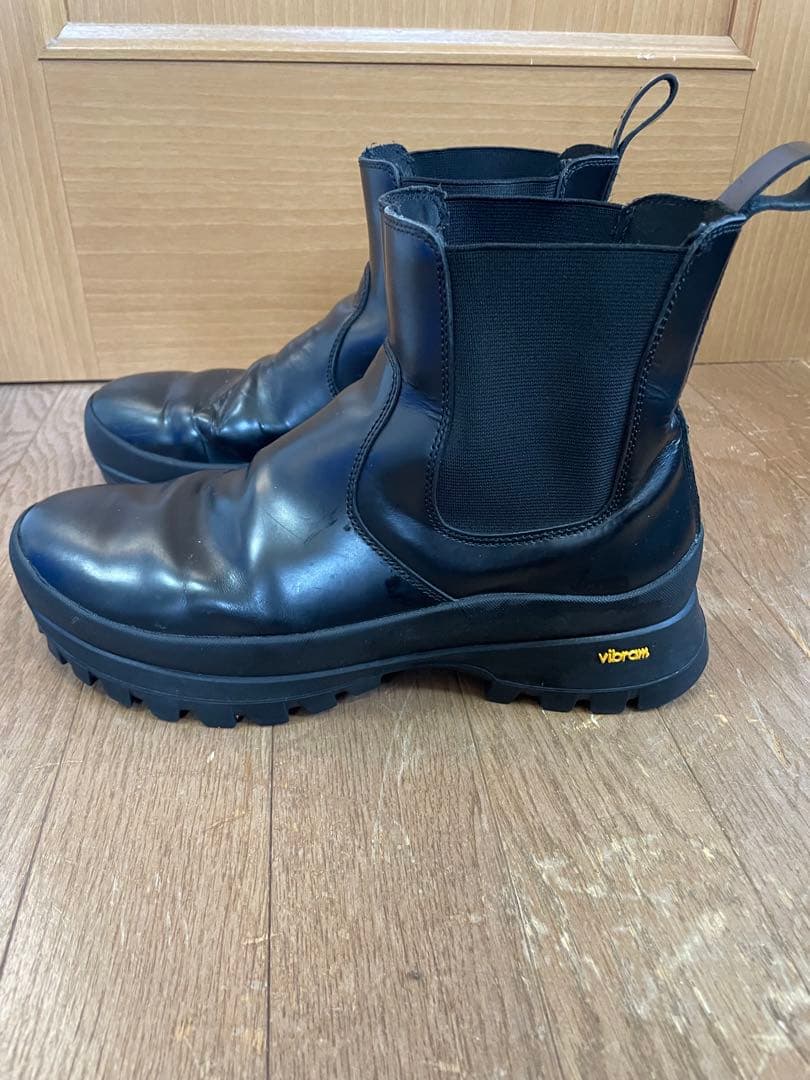 ZARA Vibramソール　サイドゴアブーツ