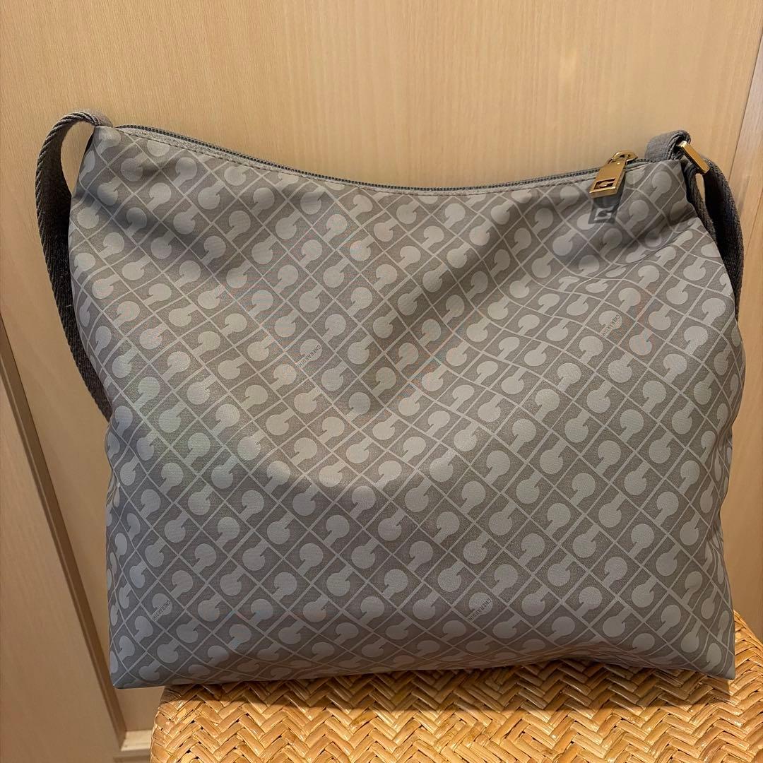 ゲラルディーニ　グレー ショルダーバッグ