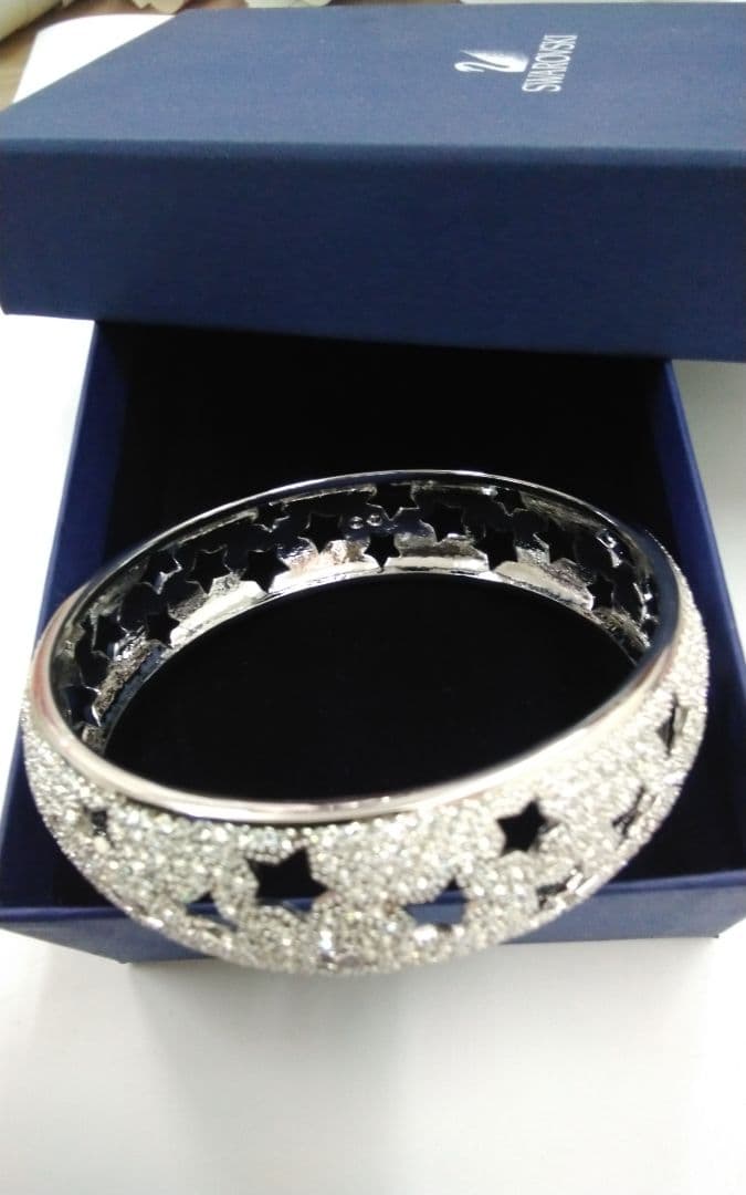 未使用　スワロフスキー　バングル