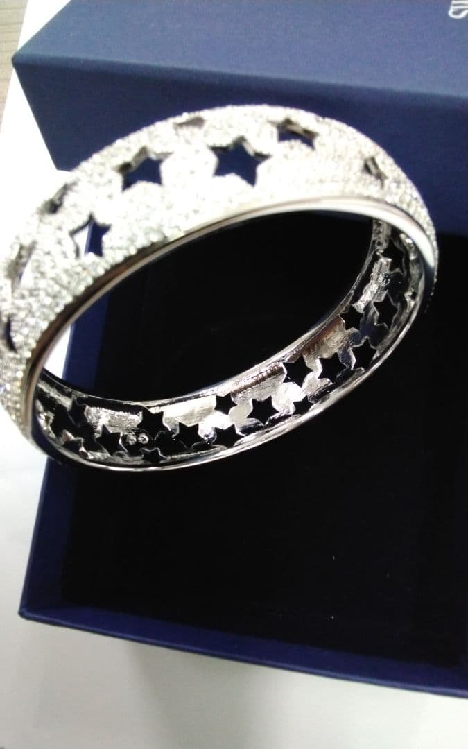 未使用　スワロフスキー　バングル