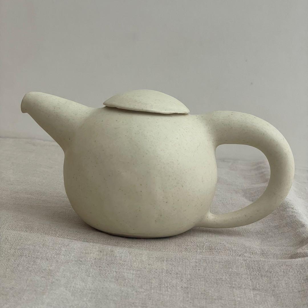 【希少品】　岩田圭介　白釉ポット　（大）