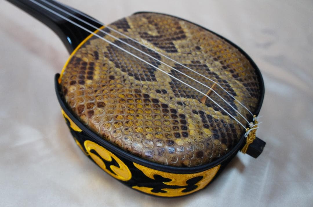 ☆綺麗☆本皮三線☆沖縄☆やんばる☆琉球☆本皮張り☆両面本革☆