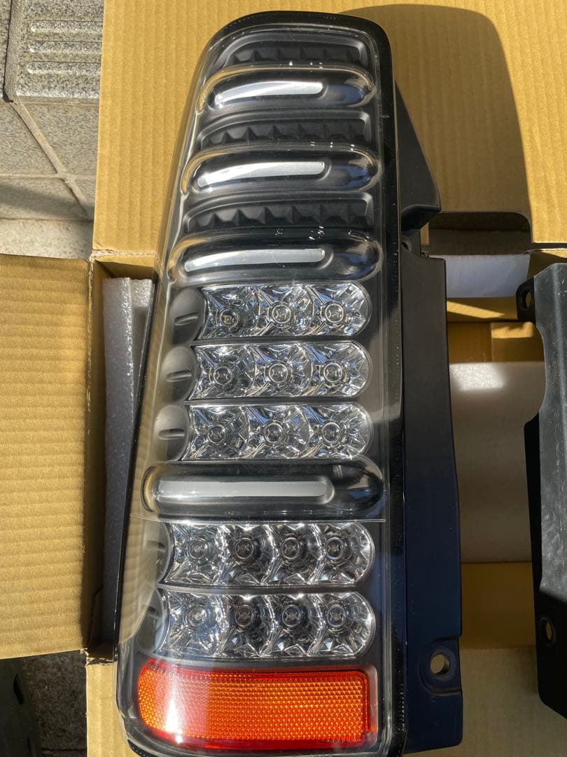 ジムニーjb23LEDテールランプ　エムブロ