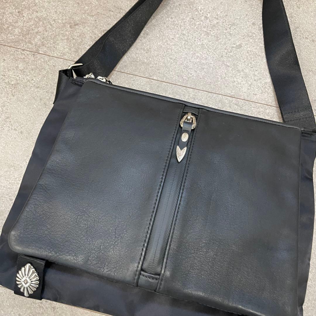 【希少】【完売品】イアパピヨネ メタルパーツショルダーバッグ