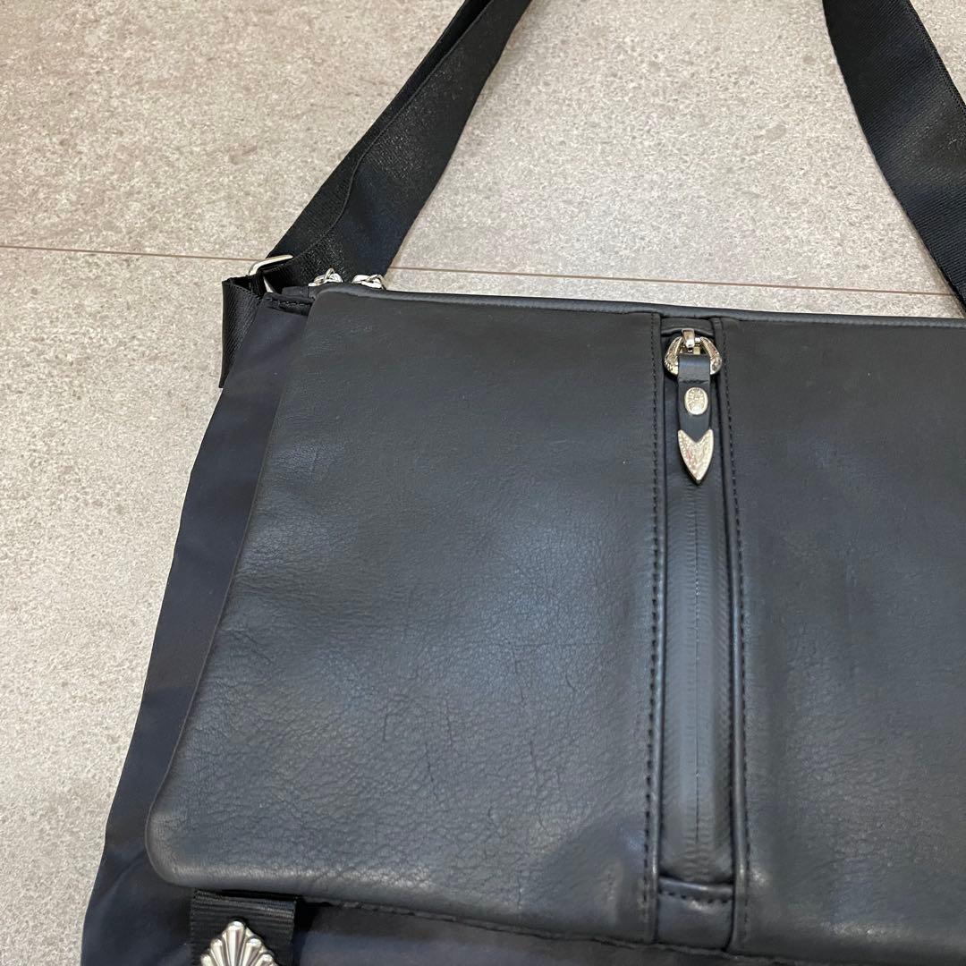 【希少】【完売品】イアパピヨネ メタルパーツショルダーバッグ