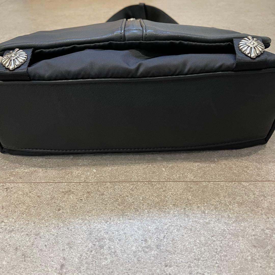 【希少】【完売品】イアパピヨネ メタルパーツショルダーバッグ