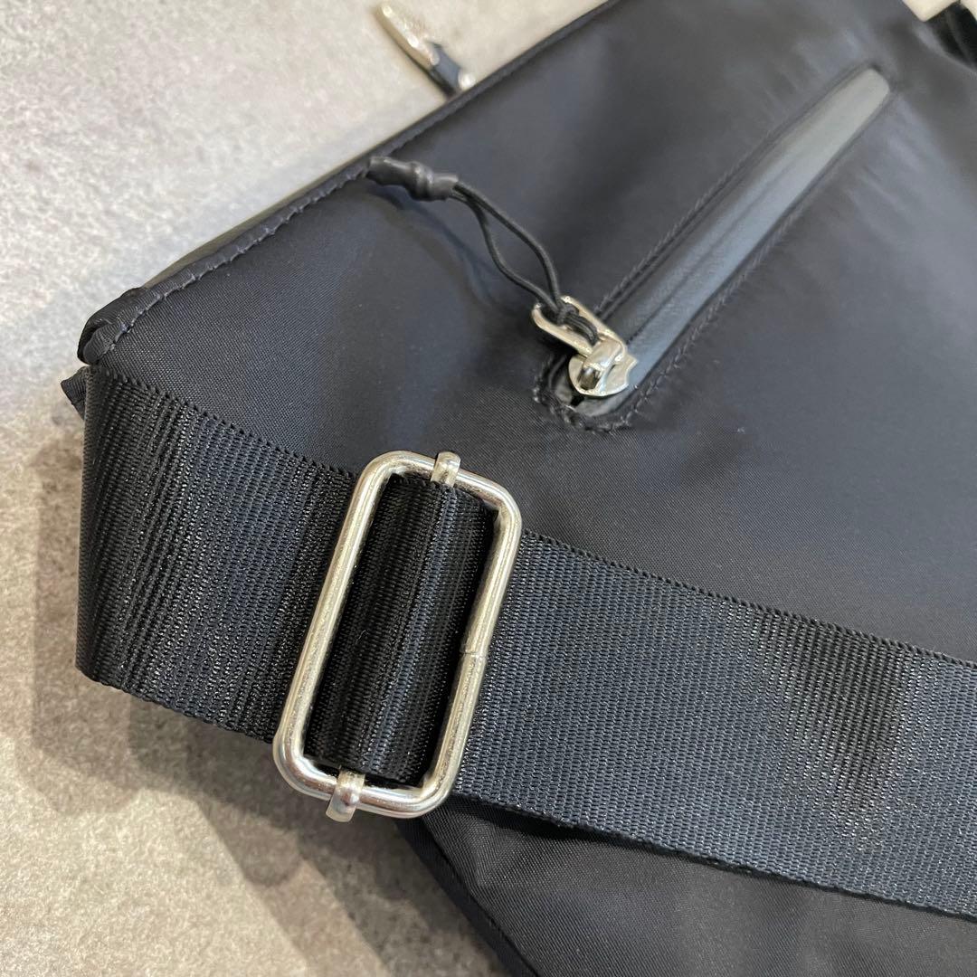 【希少】【完売品】イアパピヨネ メタルパーツショルダーバッグ