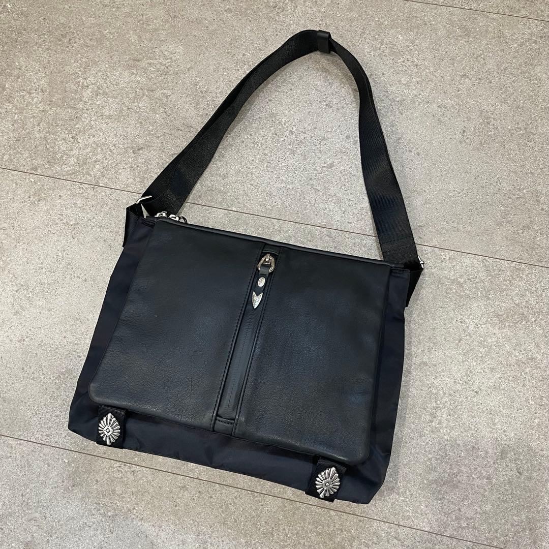 【希少】【完売品】イアパピヨネ メタルパーツショルダーバッグ