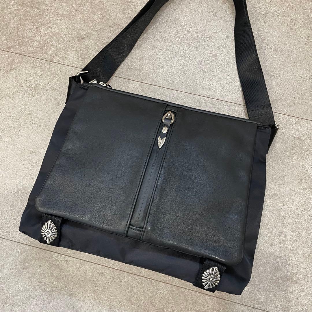 【希少】【完売品】イアパピヨネ メタルパーツショルダーバッグ