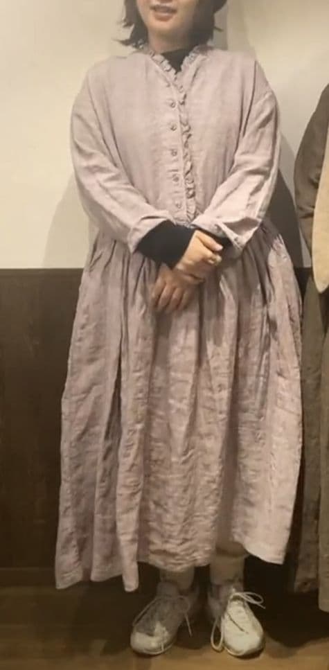 ネストローブ　リネン天然染めフリル使いワンピース　バラ染め