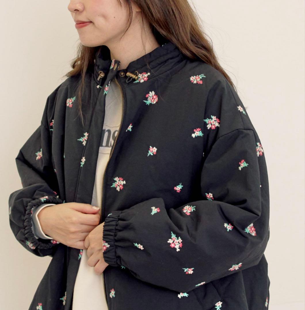 サマンサモスモスジャケット　小花総刺繍中綿ジャケット　アウター　ブラック