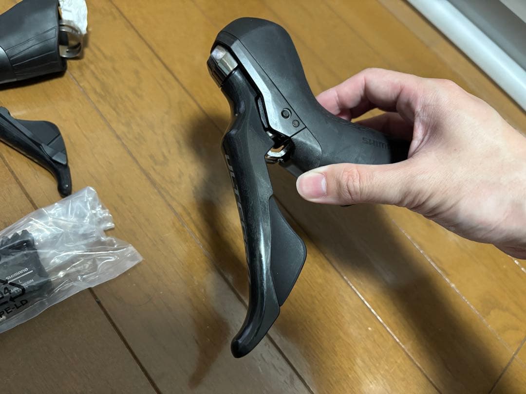 シマノULTEGRA ST-R8020 油圧キャリパーと sti 11速