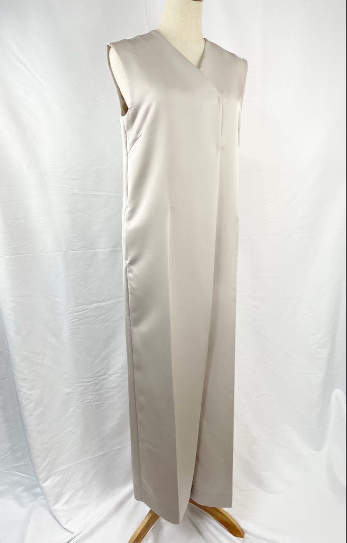 【ほぼ未使用】Heve　ヘイヴ　サテンオールインワン　グレージュ　38サイズ