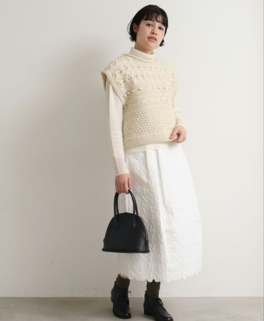 ビュルデサボン　ネパールハンドニット　おはなとぽんぽんベスト