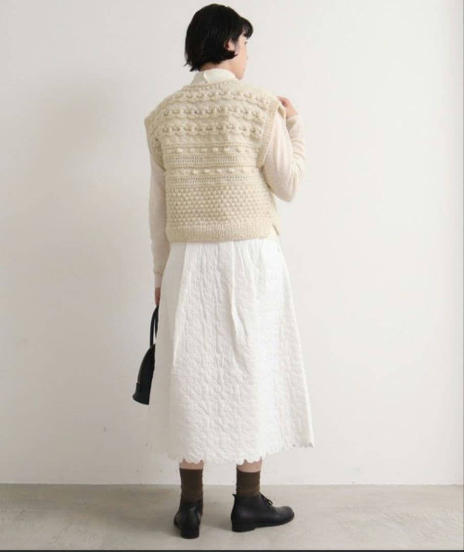 ビュルデサボン　ネパールハンドニット　おはなとぽんぽんベスト